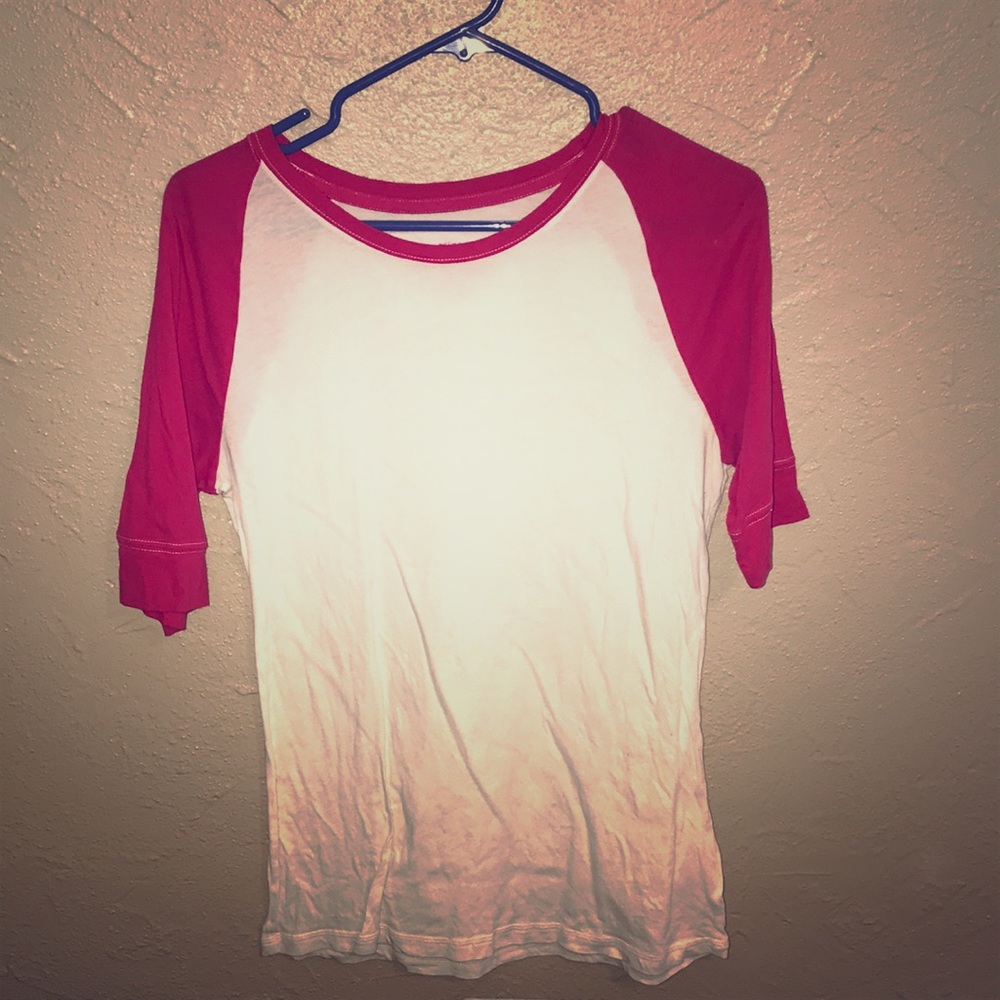 Cute summer top fits more like a med or large